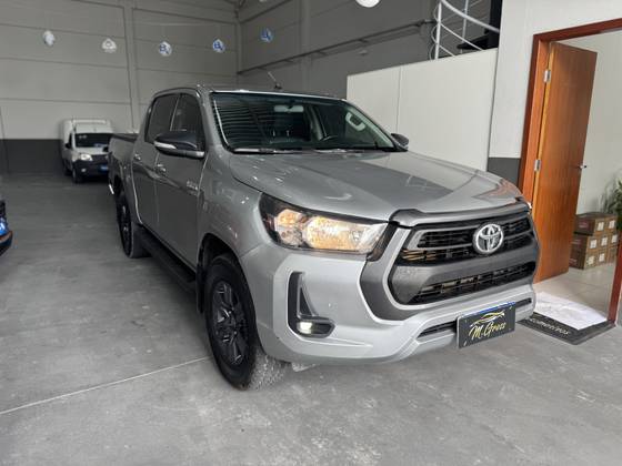 TOYOTA HILUX 2.8 D-4D TURBO DIESEL CD SR 4X4 AUTOMÁTICO